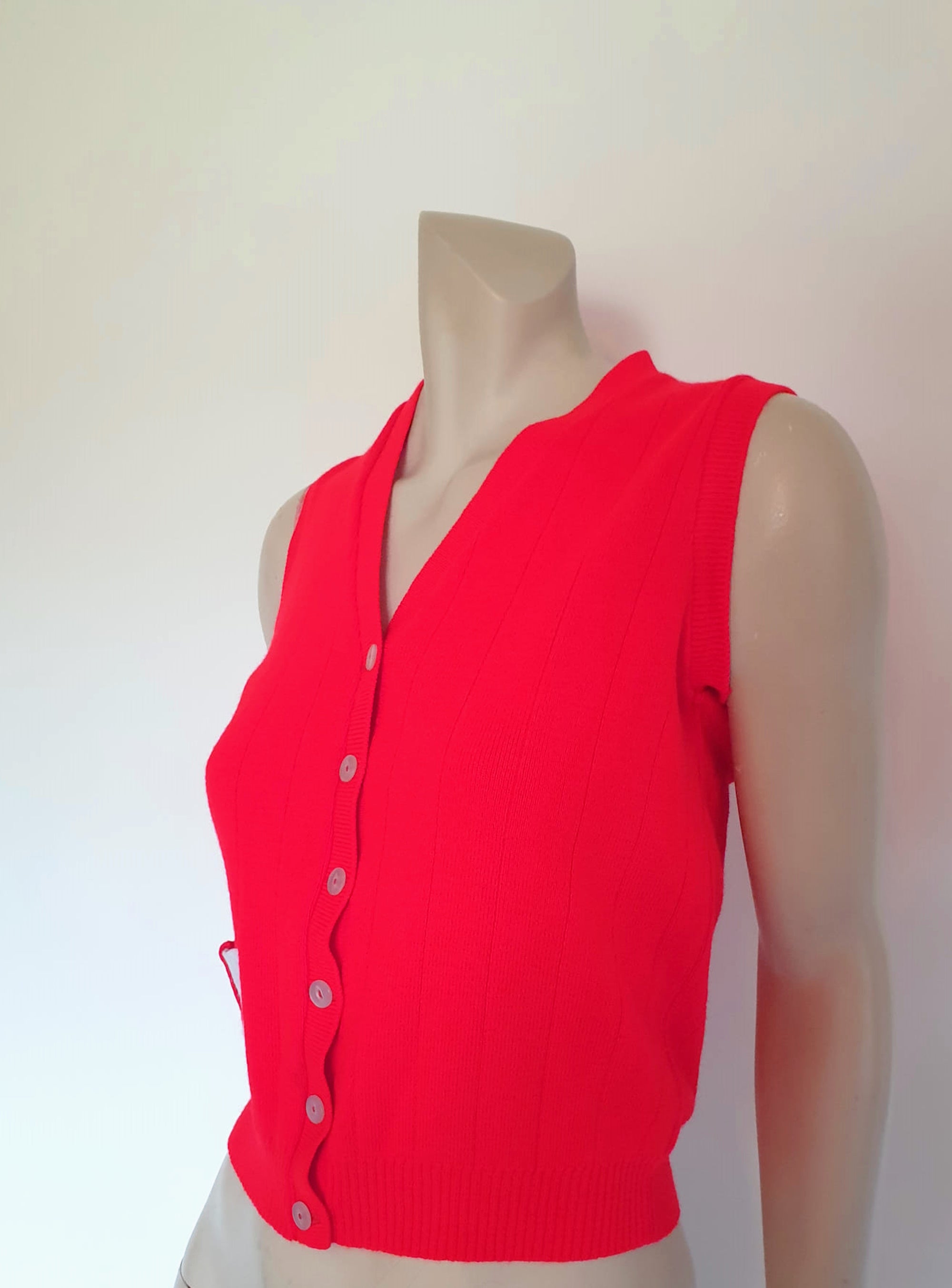 1970s vintage bright red knit vest