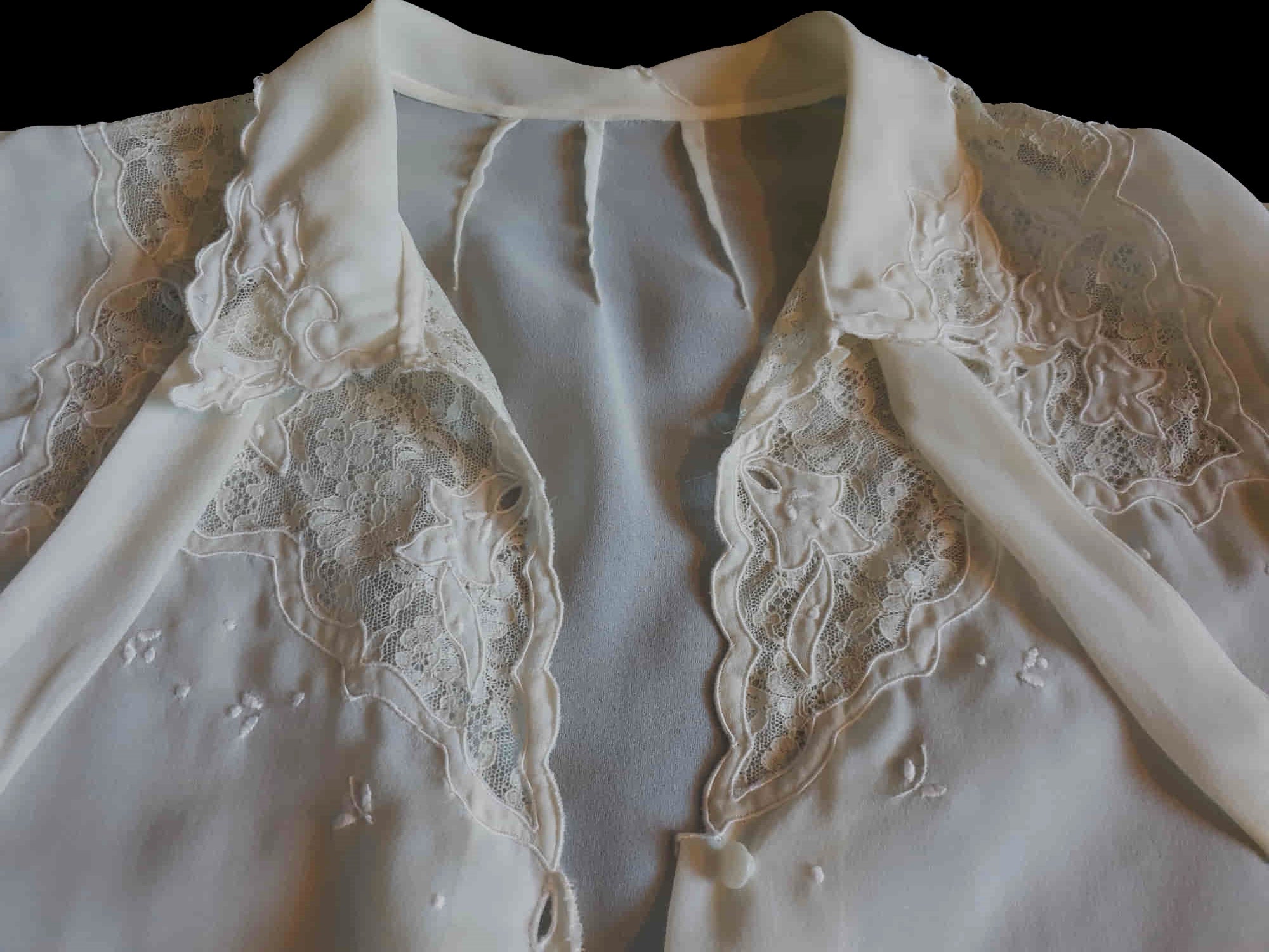 1940s vintage ivory silk georgette blouse with lace insertion and applique medium