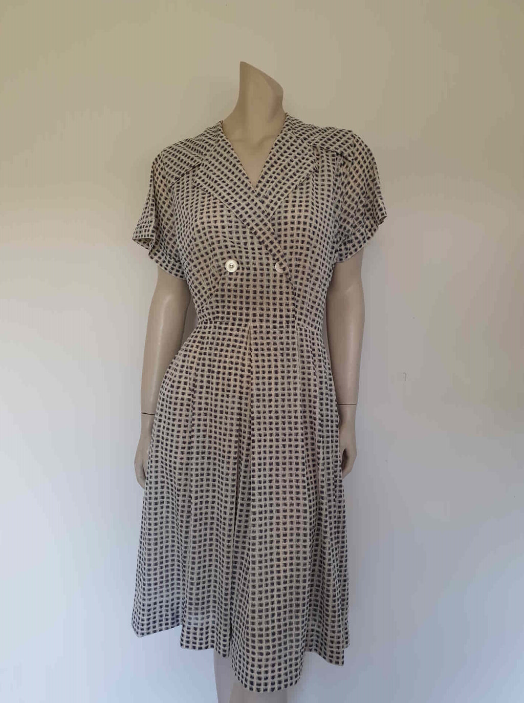 1950s vintage grey and white shirtwaist dress wide collar and crossover bodice full skirt - Medium