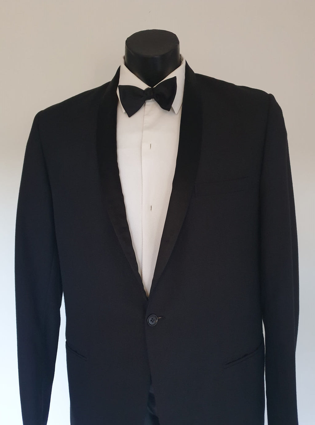 1970s vintage tuxedo dinner jacket with satin shawl neck by Glenford Size 38L