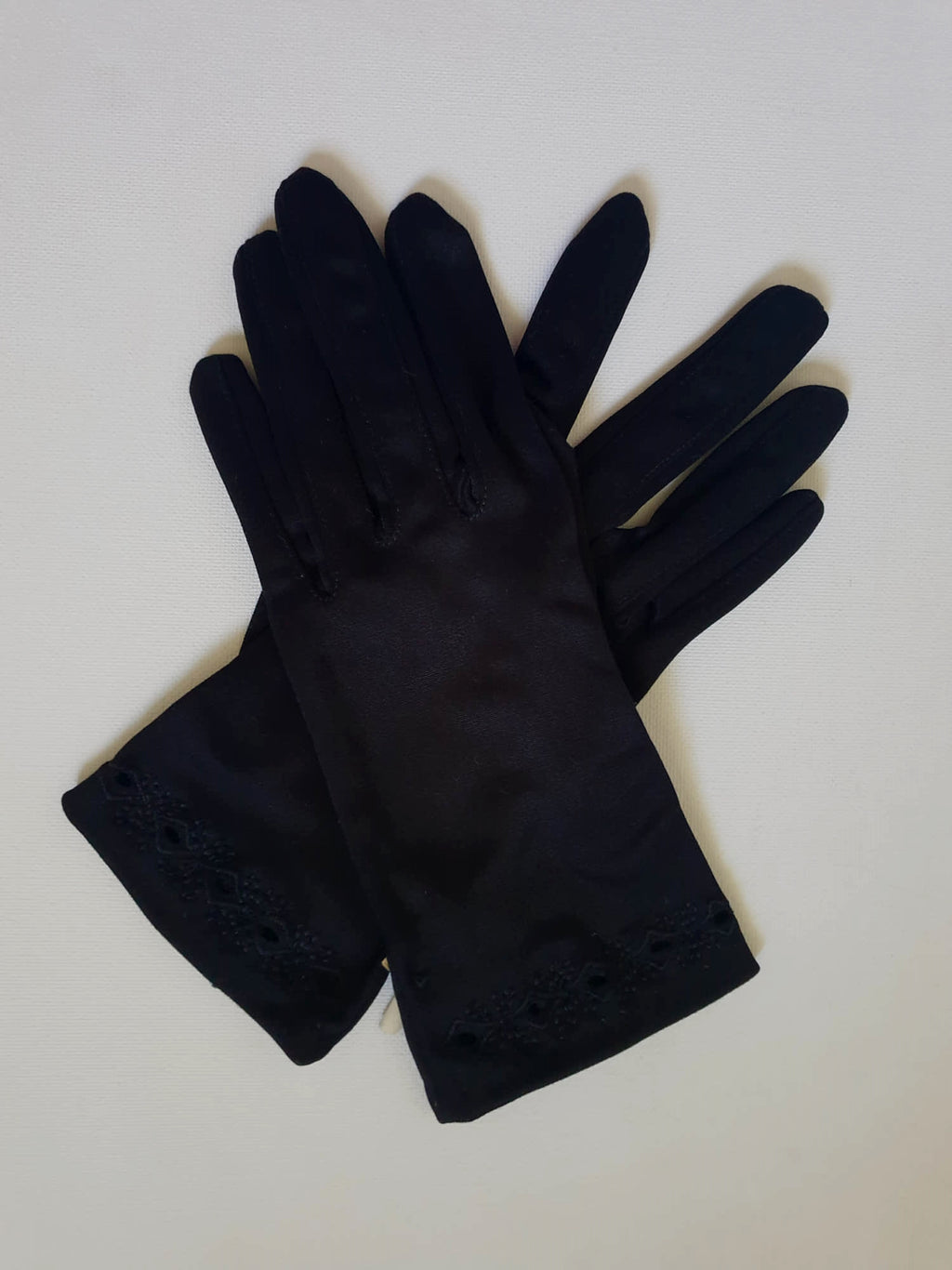 new old stock vintage short black gloves by kayser size 6 1/2
