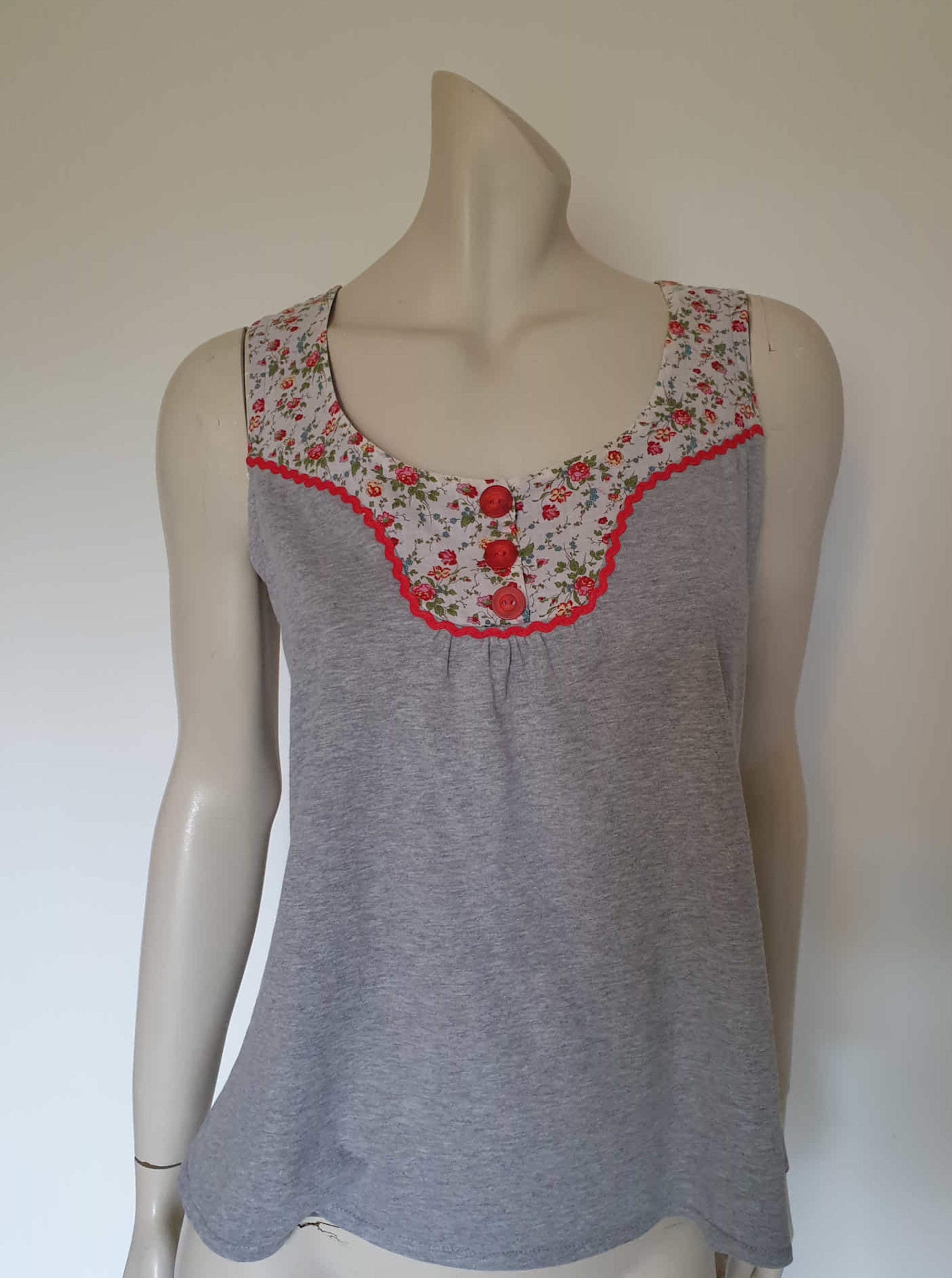 vintage grey top with red floral by mombasa small to medium