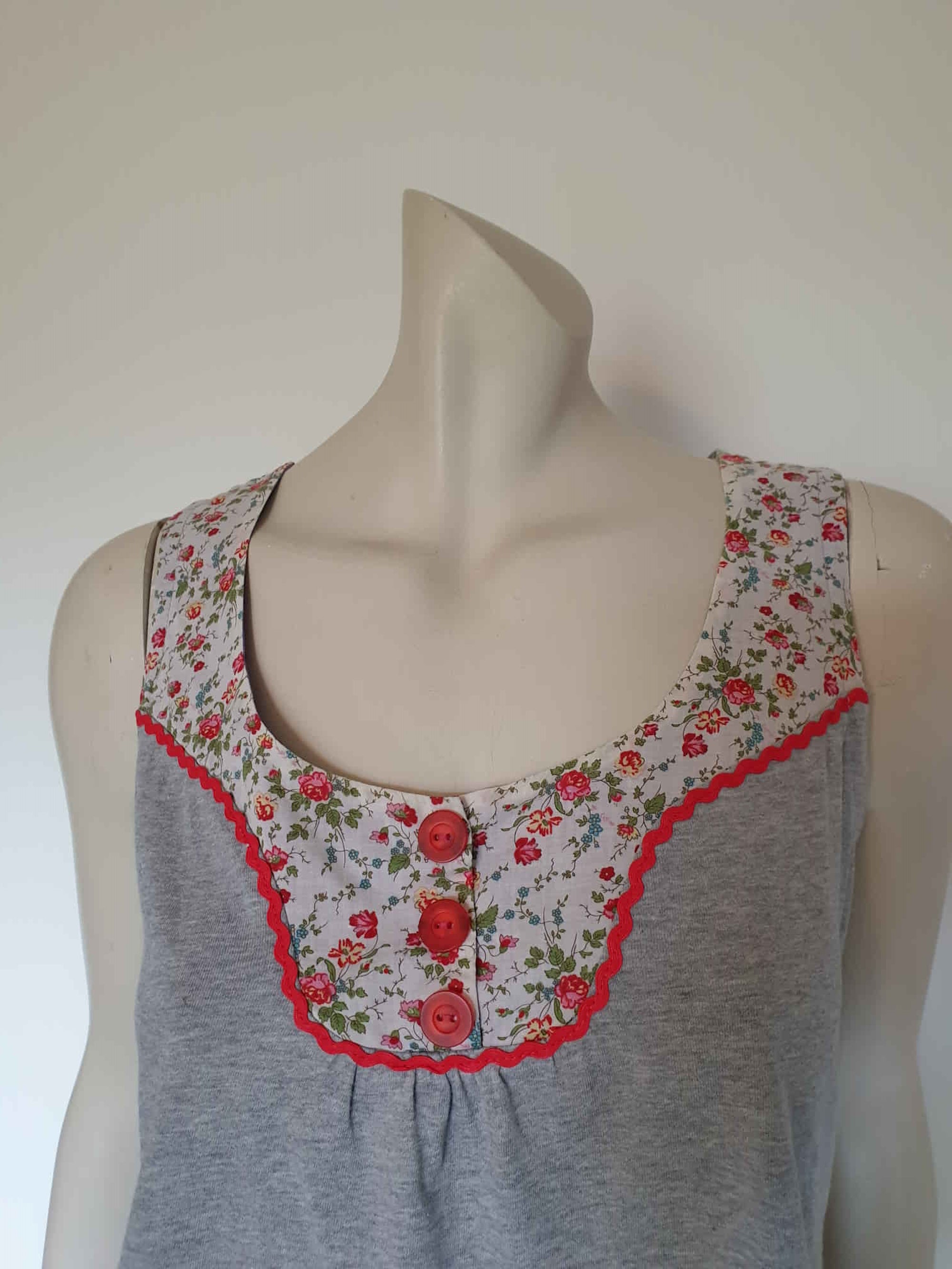 vintage grey top with red floral by mombasa small to medium