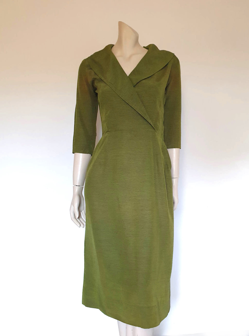1950s vintage olive green silk dress with wide collar small