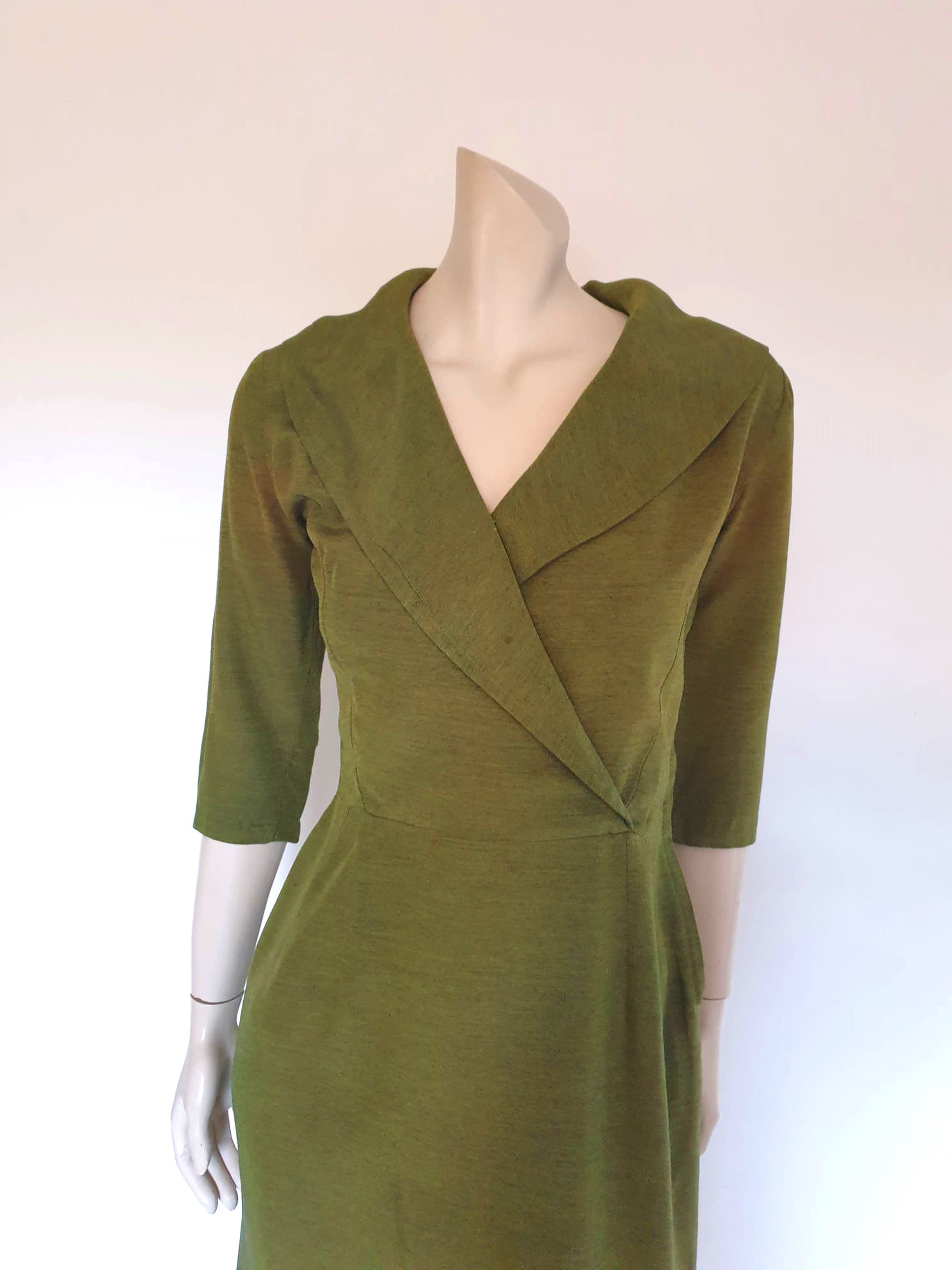 1950s vintage olive green silk dress with wide collar small