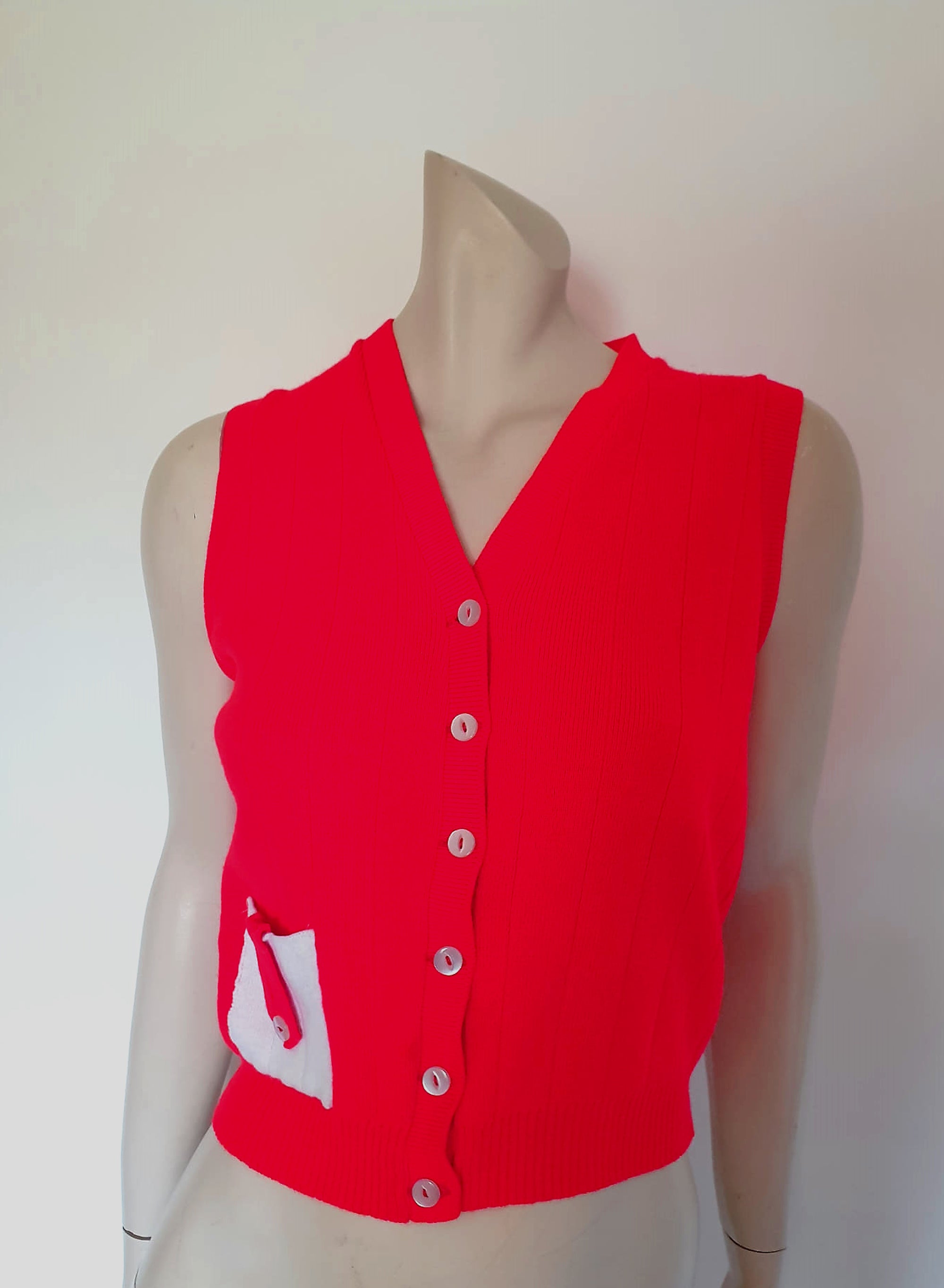 1970s vintage bright red knit vest