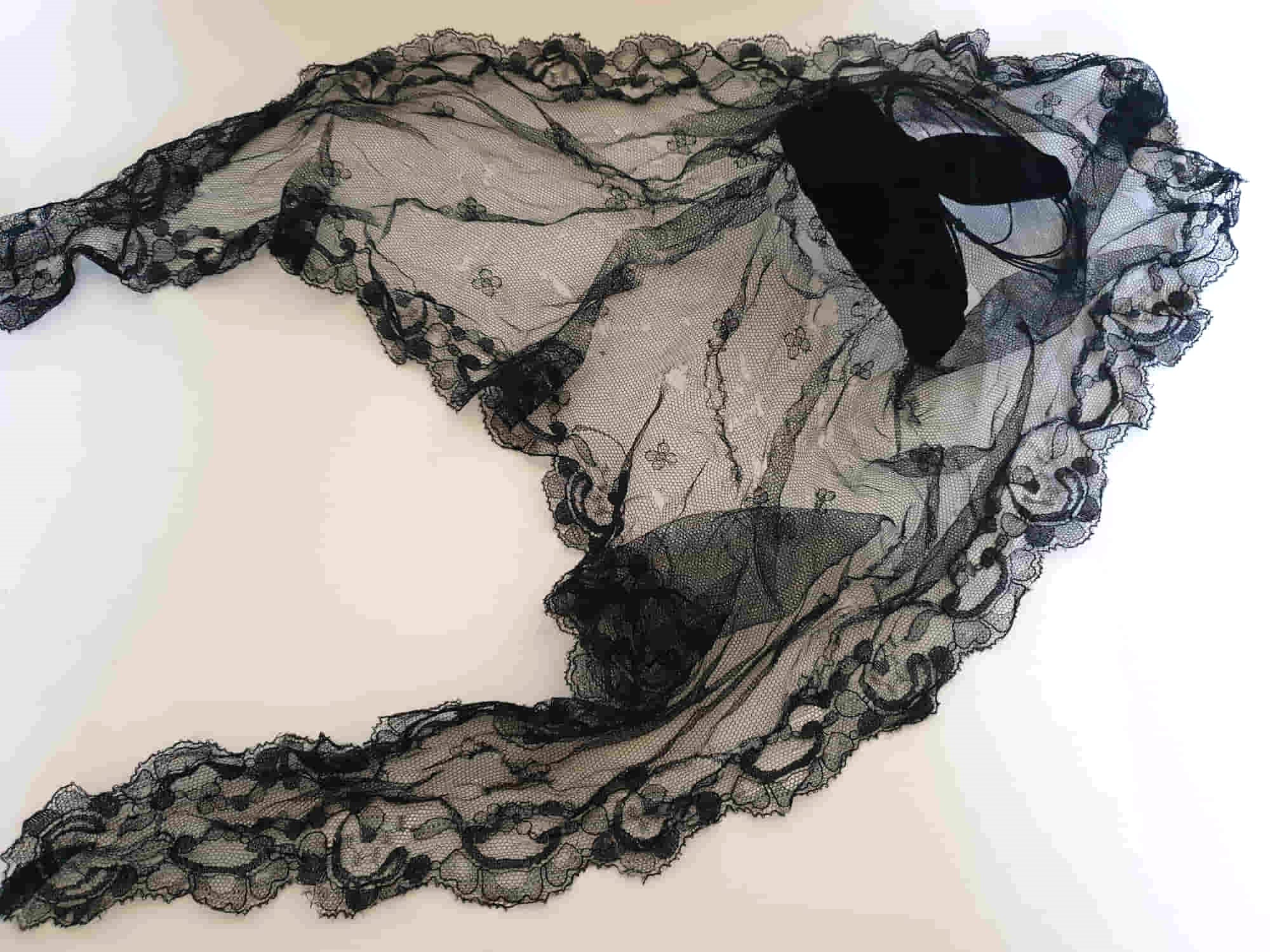 1950s black lace widows veil for halloween costume