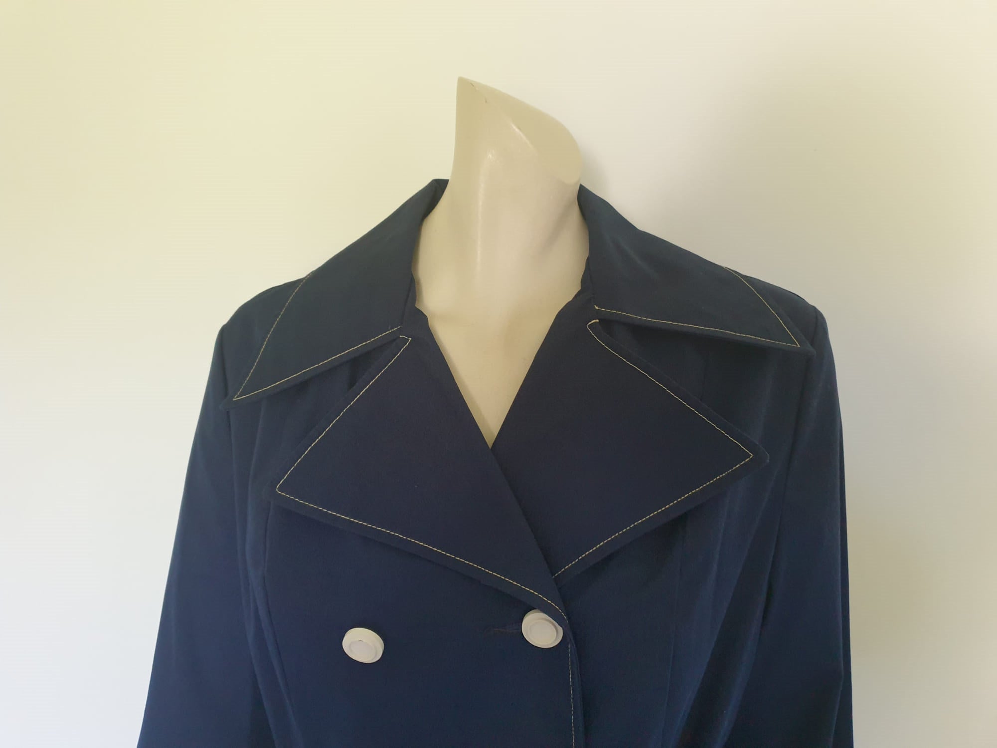 1970s vintage navy blue raincoat with wide collar medium
