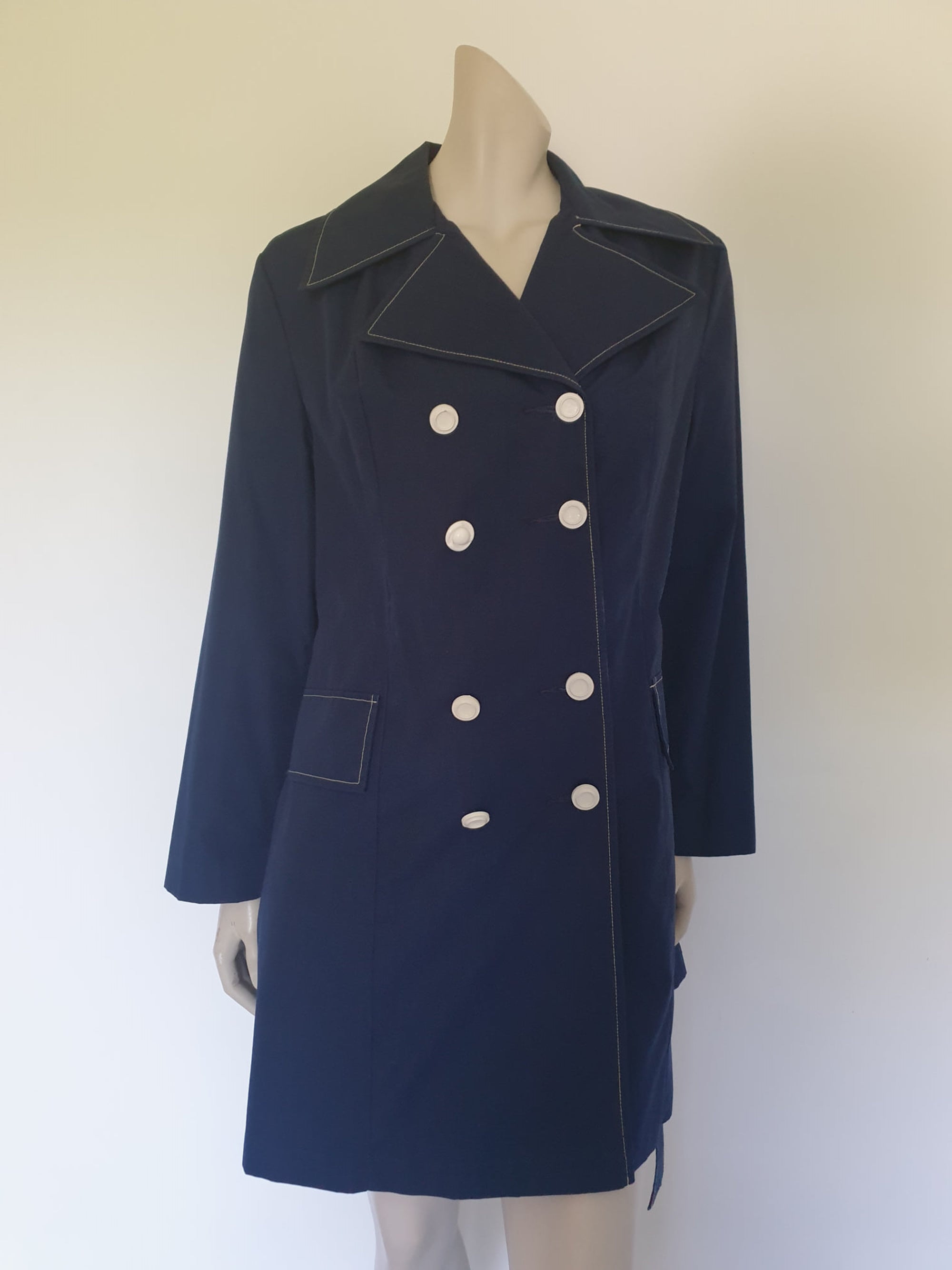 1970s vintage navy blue raincoat with wide collar medium