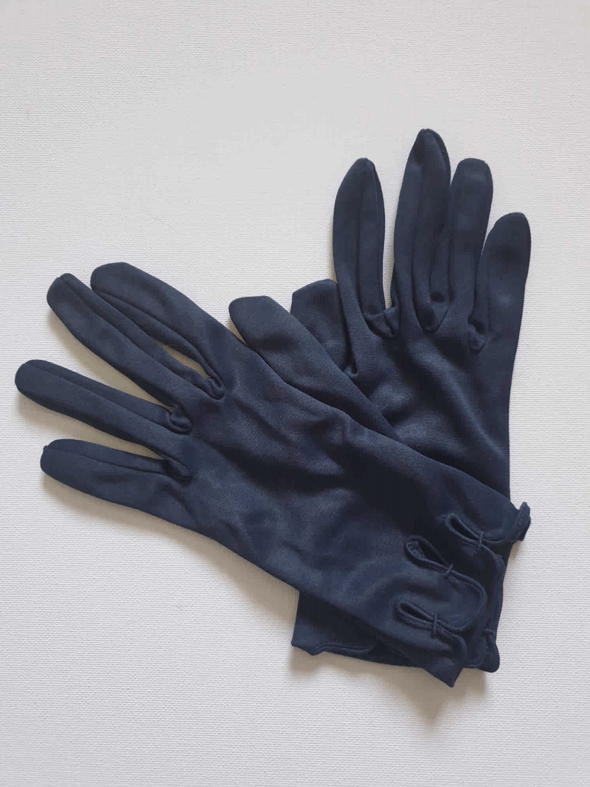 1960s vintage navy blue wrist gloves with fancy edge by kayser nylon size 6.5 small