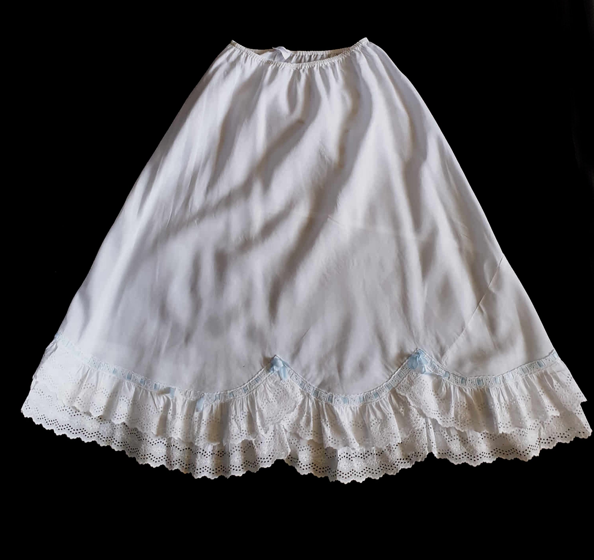 1950s vintage white cotton half slip with with broderie anglaise or eyelet rim and blue ribbon Small