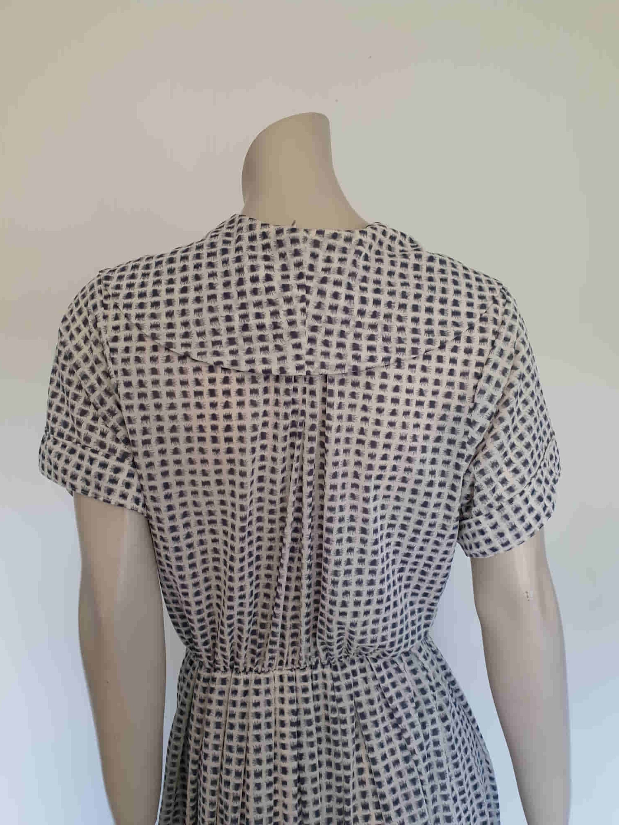 1950s vintage grey and white shirtwaist dress wide collar and crossover bodice full skirt - Medium