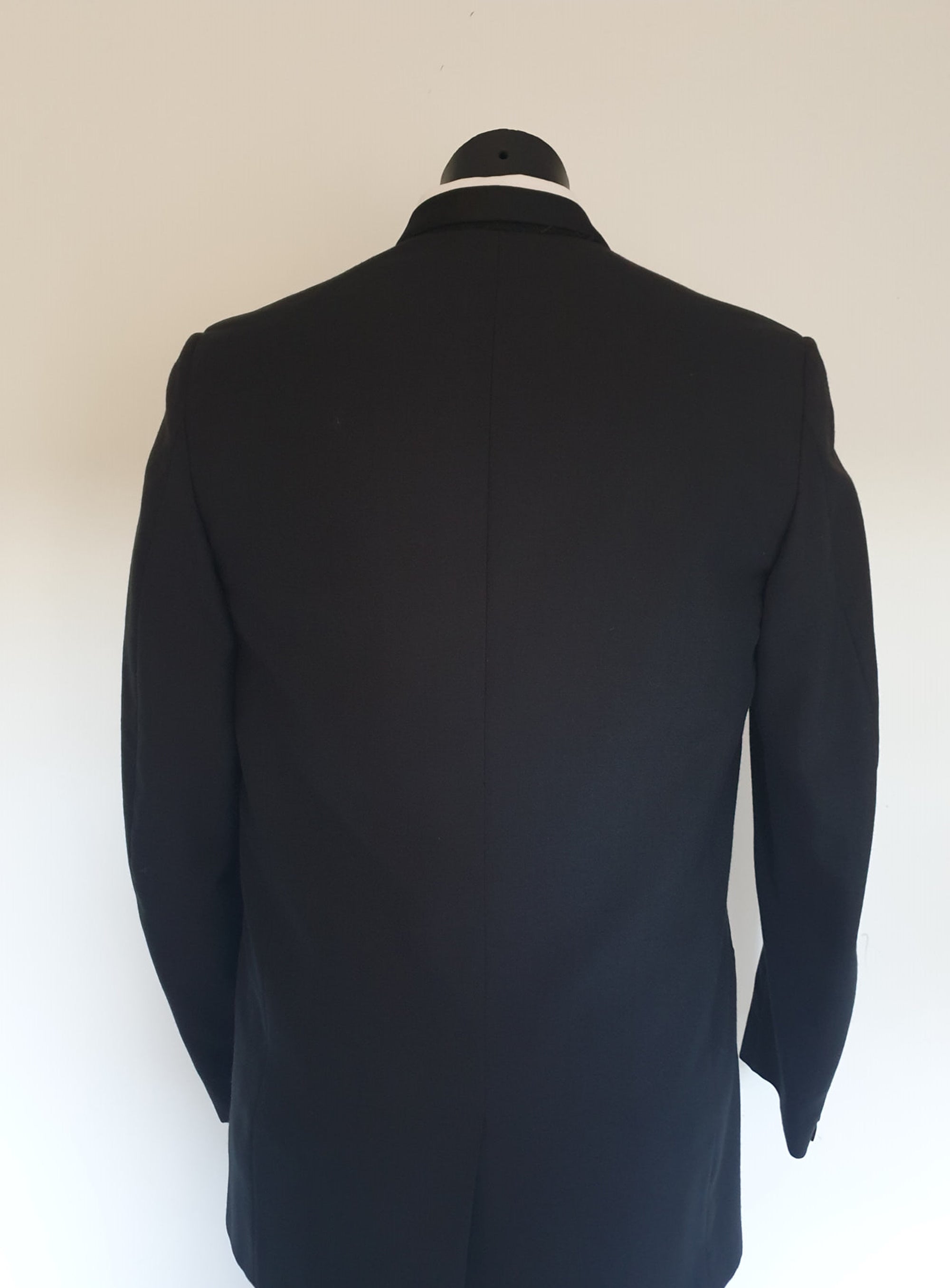 1970s vintage tuxedo dinner jacket with satin shawl neck by Glenford Size 38L