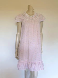 1970s vintage short pink floral nightgown with lace and ruffles - Small