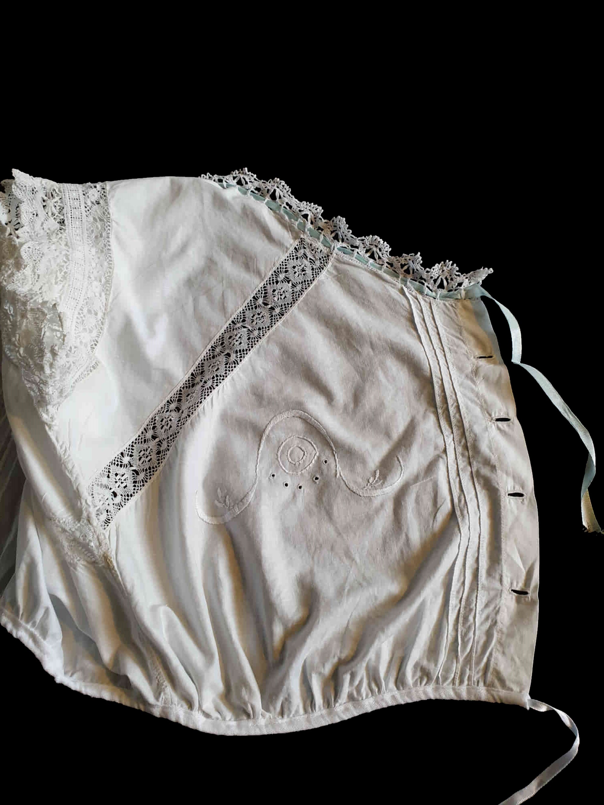 Antique victorian or edwardian corset cover, camisole with sleeves, bobbin lace inserts, pin tucks and embroidery - Medium