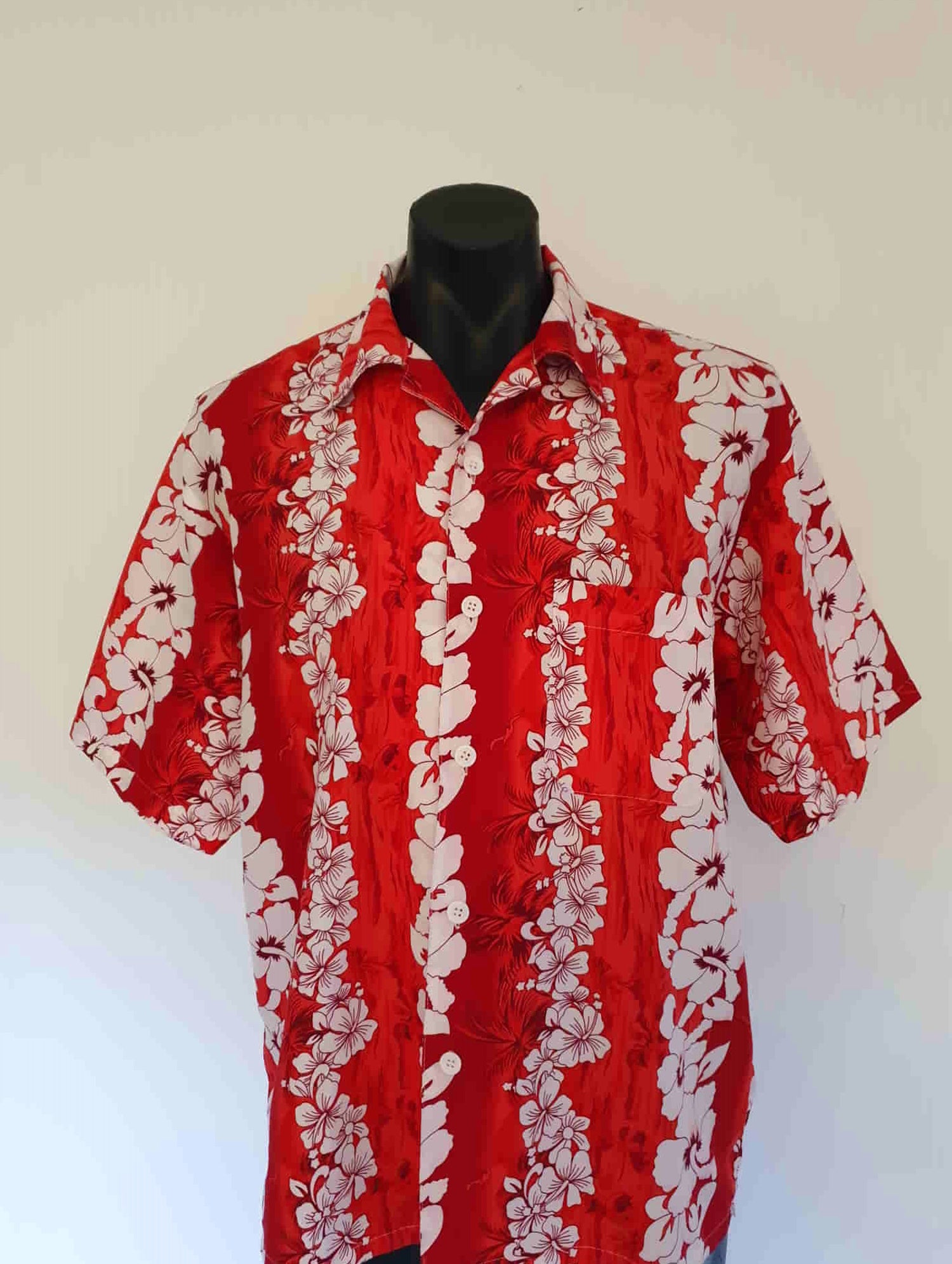 vintage1970s red hawaiian shirt with hibiscus flowers - extra large