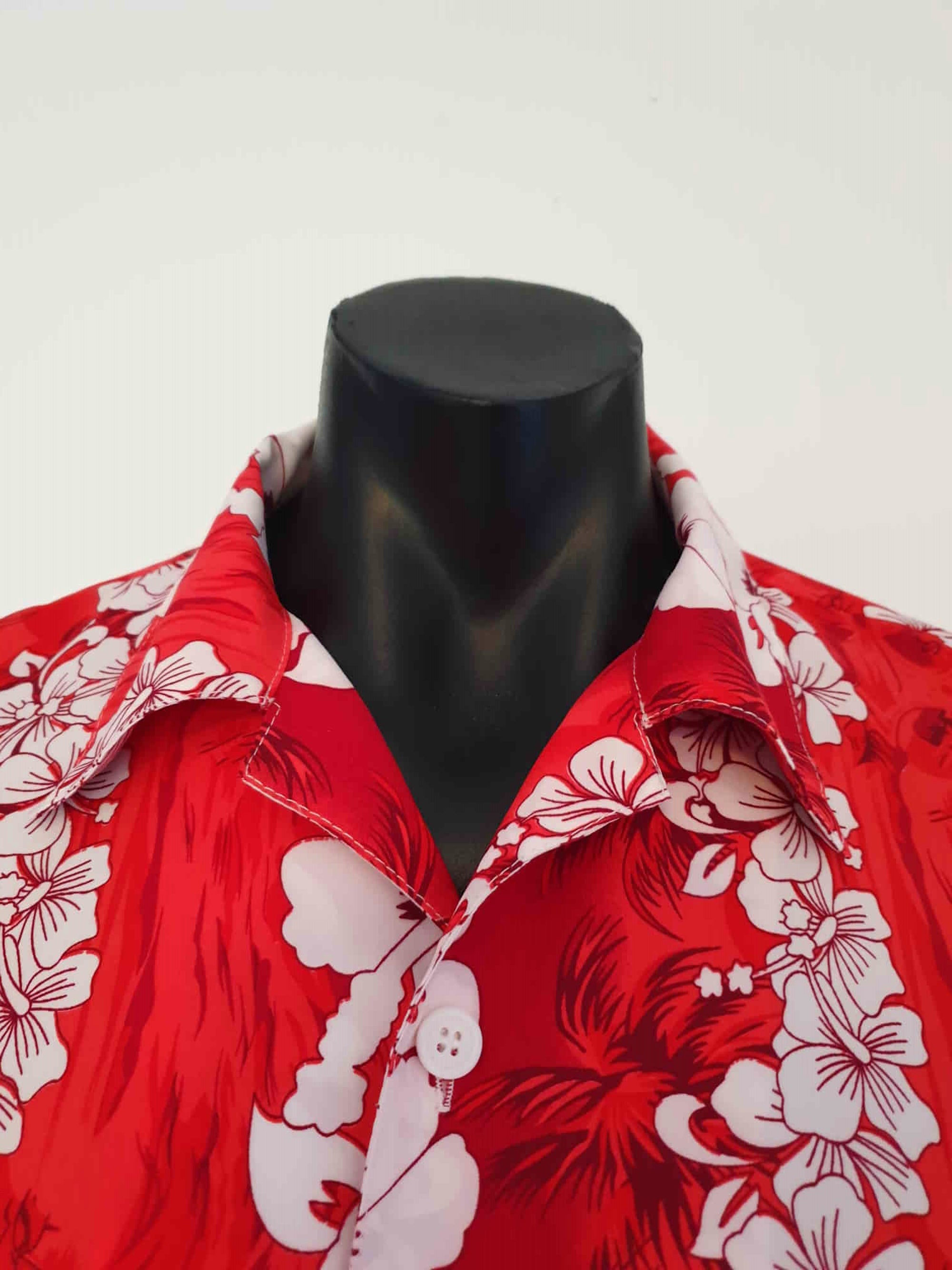 vintage1970s red hawaiian shirt with hibiscus flowers - extra large