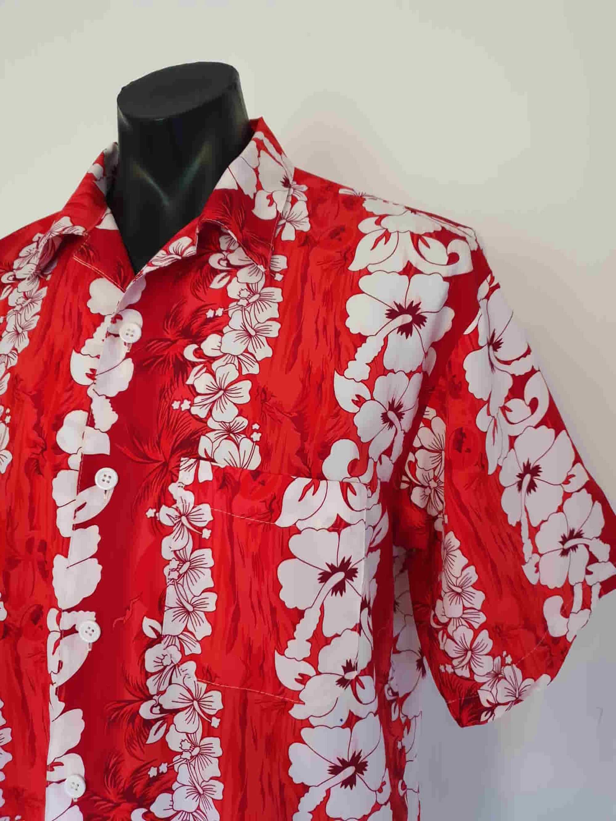 vintage1970s red hawaiian shirt with hibiscus flowers - extra large