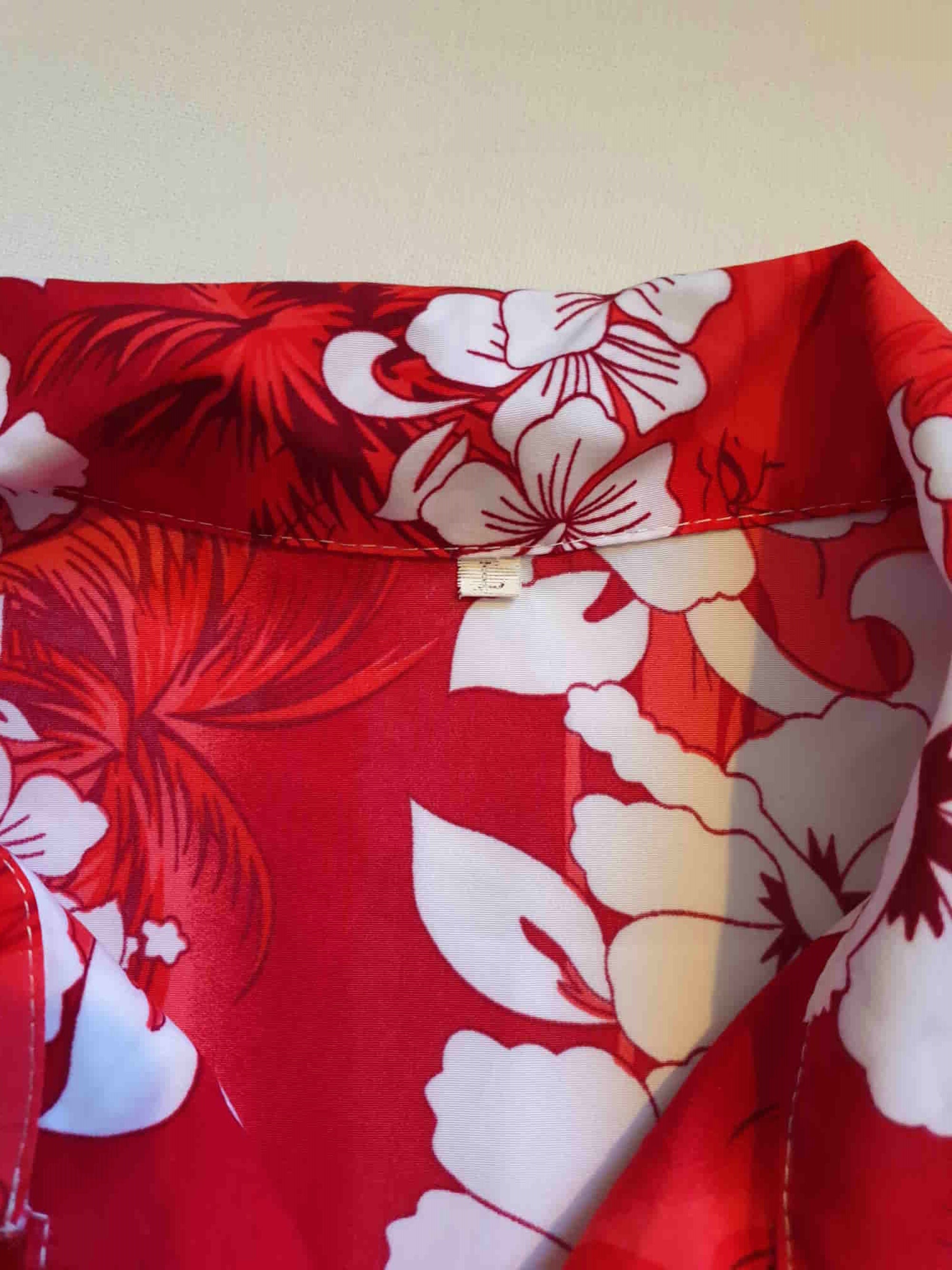 vintage1970s red hawaiian shirt with hibiscus flowers - extra large