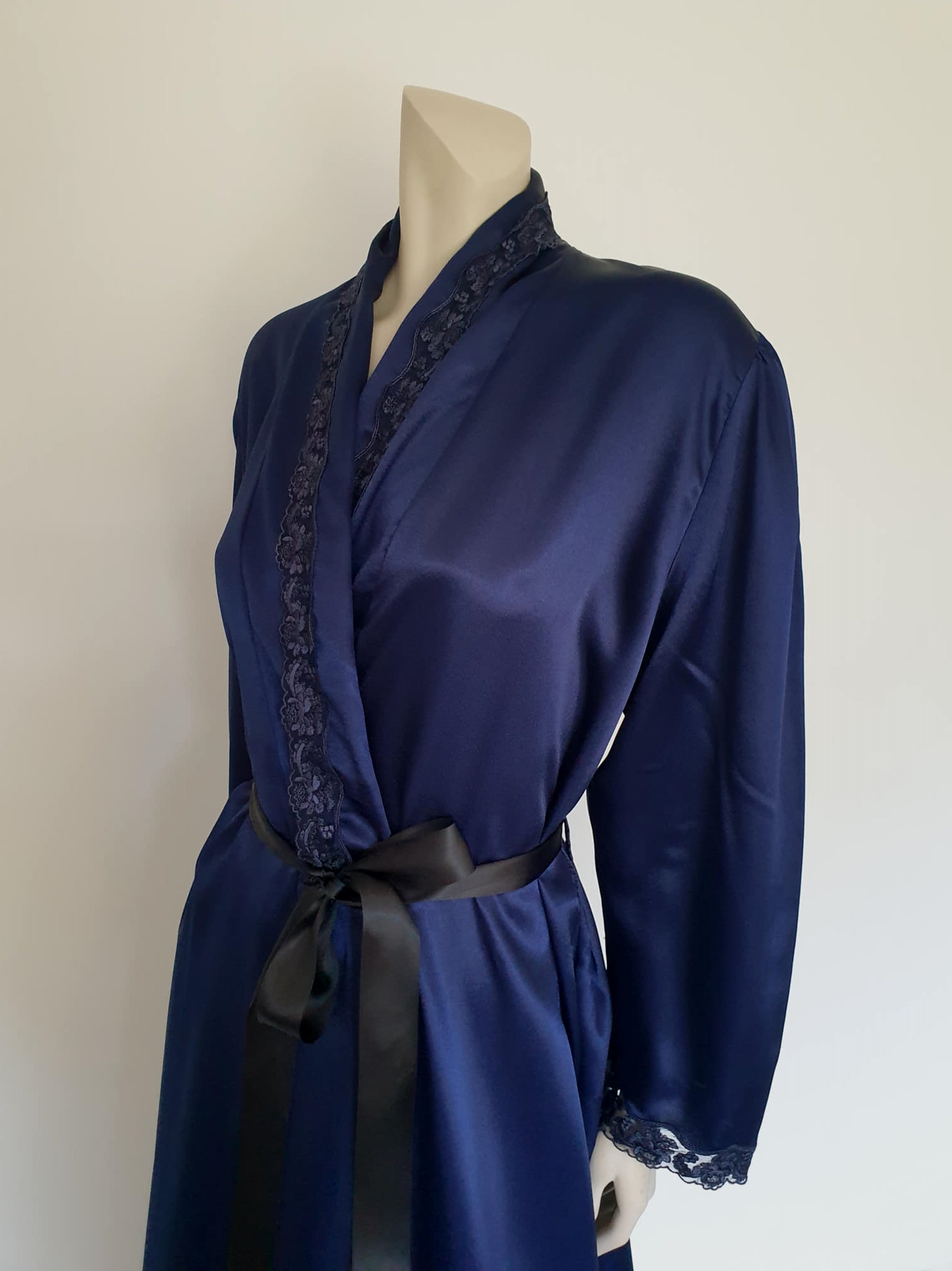 1980s navy blue satin robe with lace trim and shoulder pads - Large