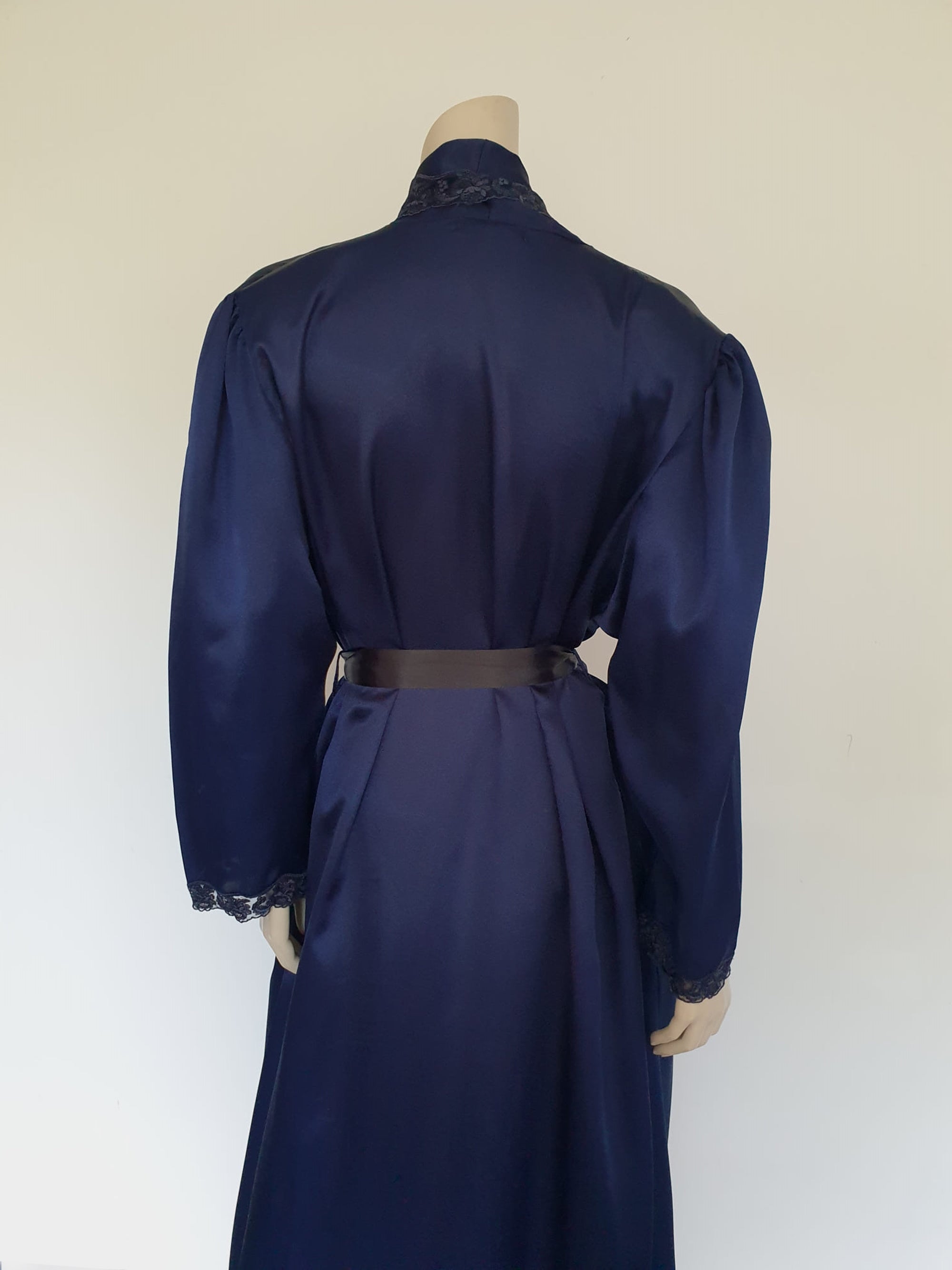 1980s navy blue satin robe with lace trim and shoulder pads - Large