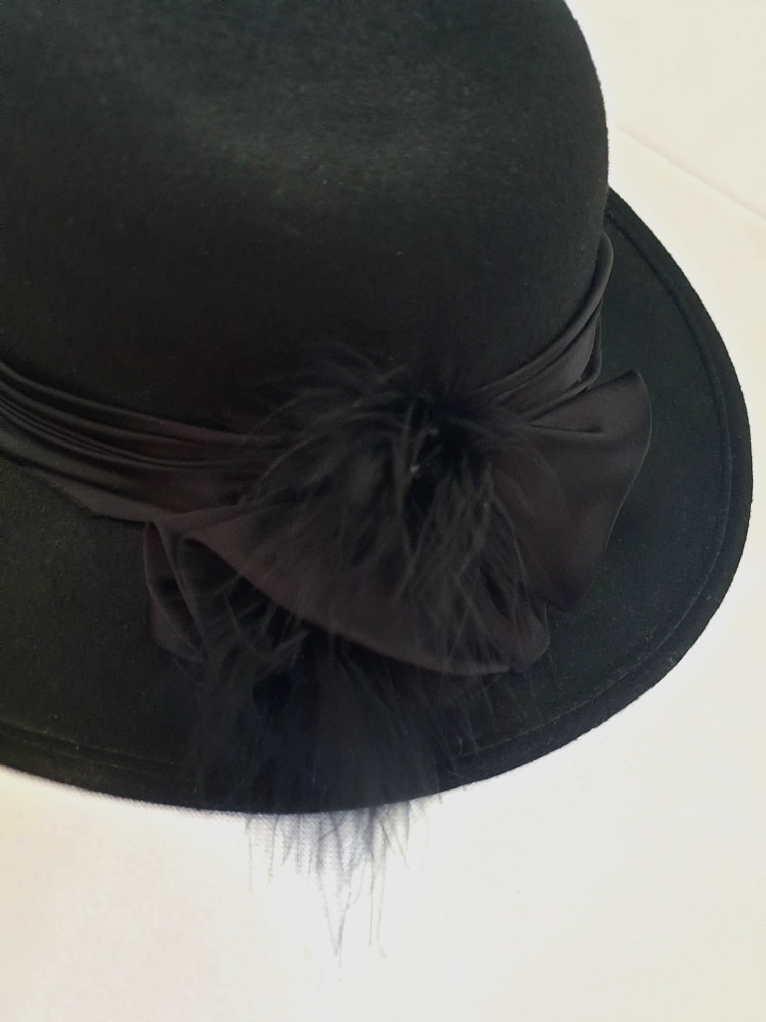 1980s vintage black felt hat with ribbon and feather trim