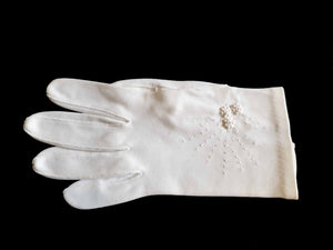 Short white vintage gloves with flower embroidery - size 6 1/2 - Meyer make - German