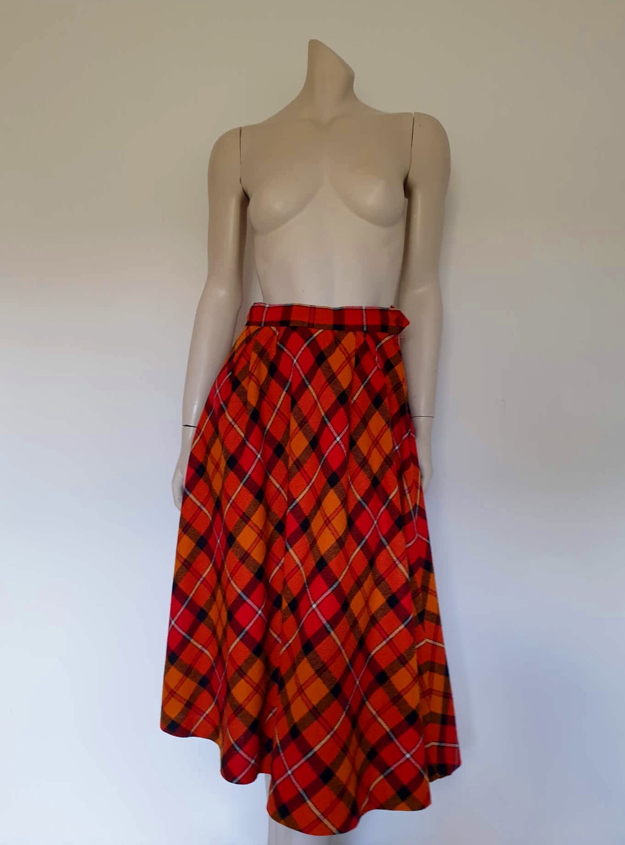 1970s vintage red and orange plaid, checked, wool skirt - Small