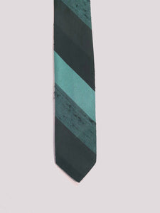 Super skinny tie in shades of grey-blue, grey and black. The grey band has a black fleck. Fabric is 100% polyester. Label reads "Superloom by Rodney" - 1960s. Blade width 3.7 cm (1.5") Length 130 cm (51") Excellent condition.