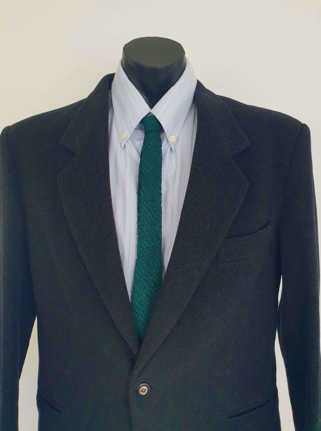 Emerald green skinny tie has a knotty textured bouclé weave. Fabric is rayon. Brand is Town Talk, styled by David Klippel - 1960s.