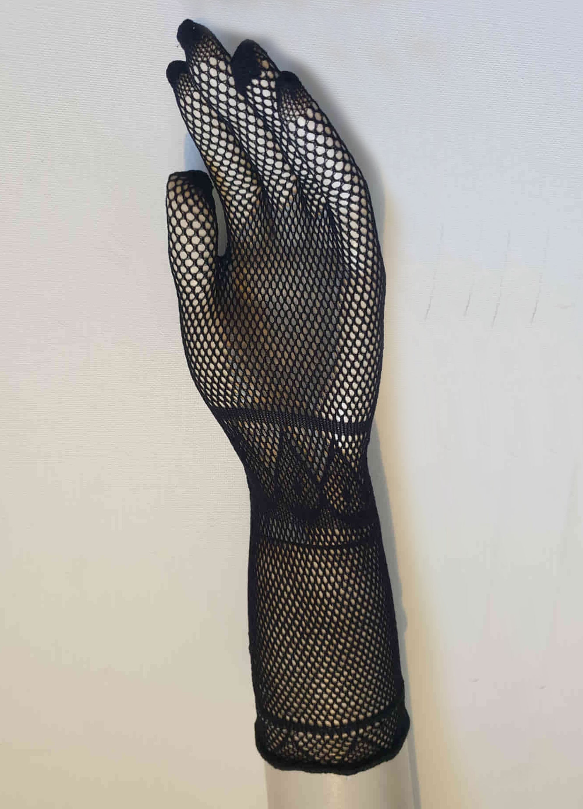 New old stock.
Goth style Super stretchy black mesh gloves feature a butterfly design on the back of the hand. Fabric is nylon. Made in China. Brand is Profile. Unsold stock from a 1980s bridal boutique.
