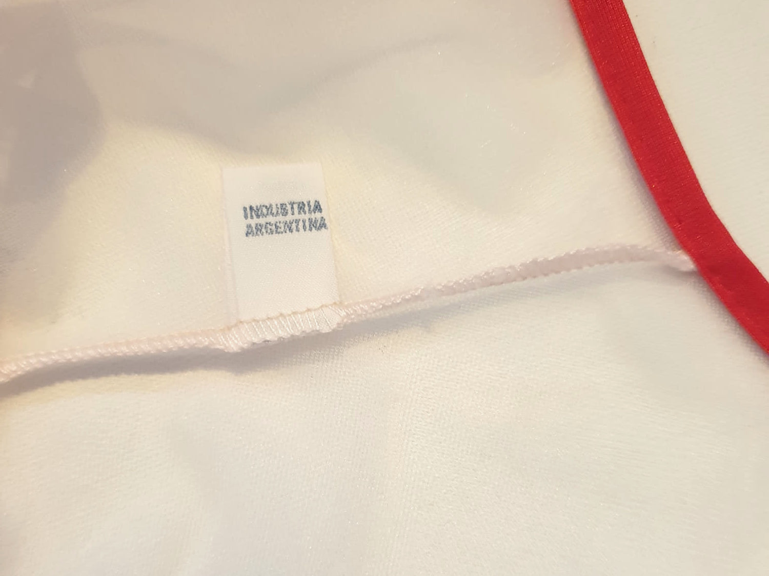Super cute sheer white robe has red apples appliqued over the bust. The robe has full, elbow-length flutter sleeves and all edges are bound with red extending into ties at the neck and bust.   Ankle length. Fabric is polyamide (nylon). Made in Argentina. No brand label - 1970s. Medium