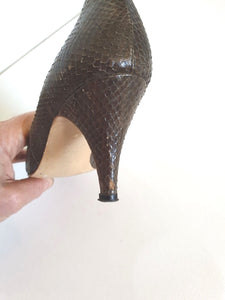 1960s Olive Brown Snakeskin Shoes, Pumps, by Magnini - Size 5