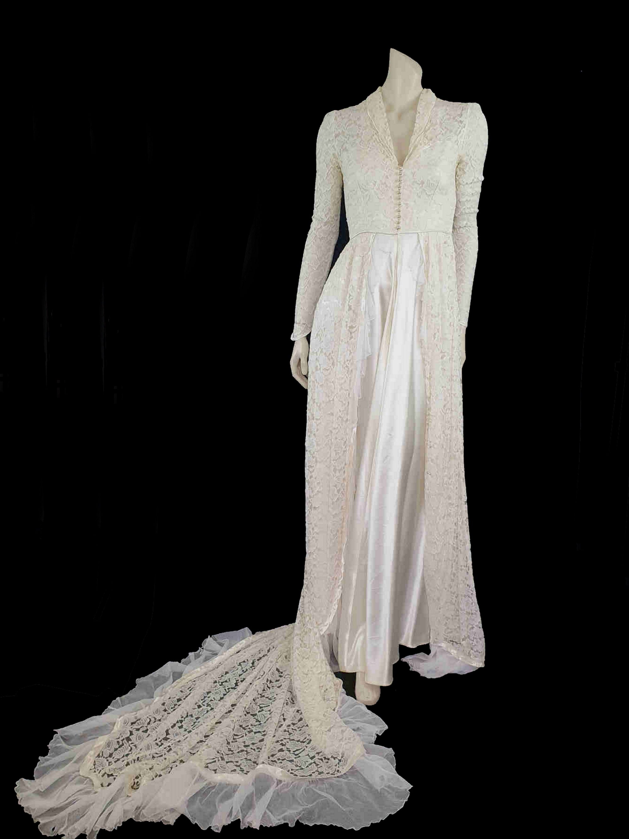 1950s Lace Wedding Gown With Long Train - Bust 86 cm – Louisa Amelia ...