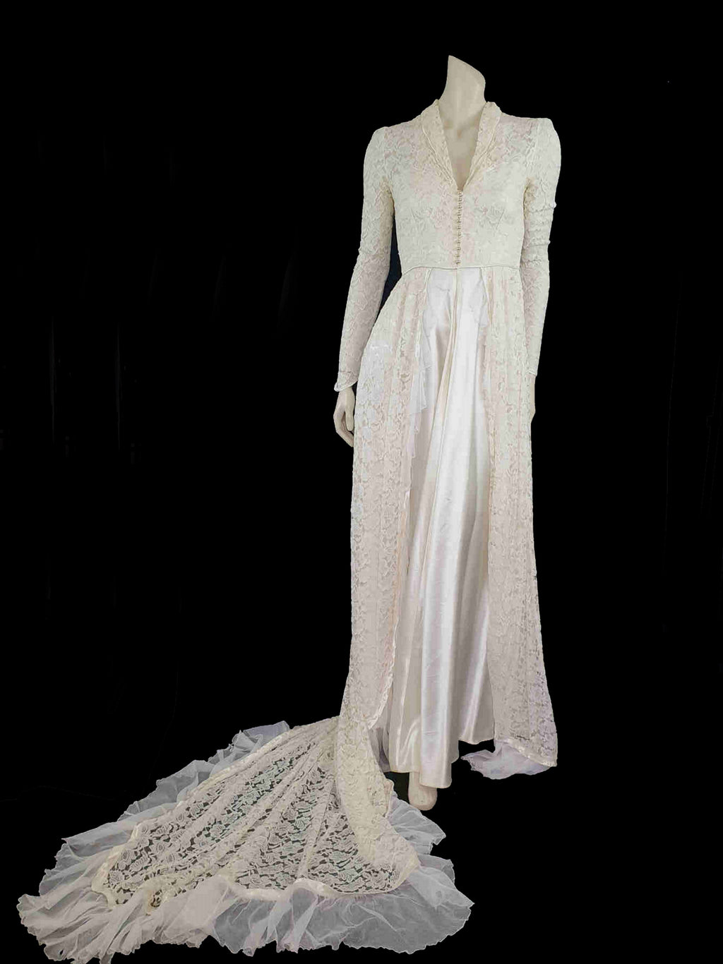 1950s vintage lace wedding gown with long train