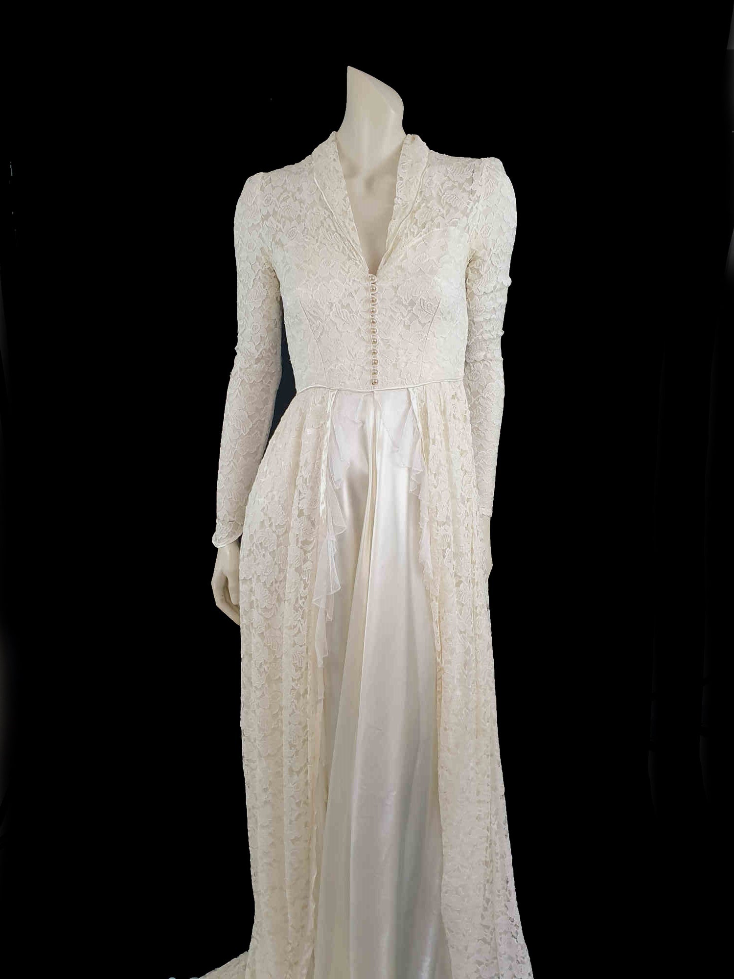 1950s vintage lace wedding gown with long train