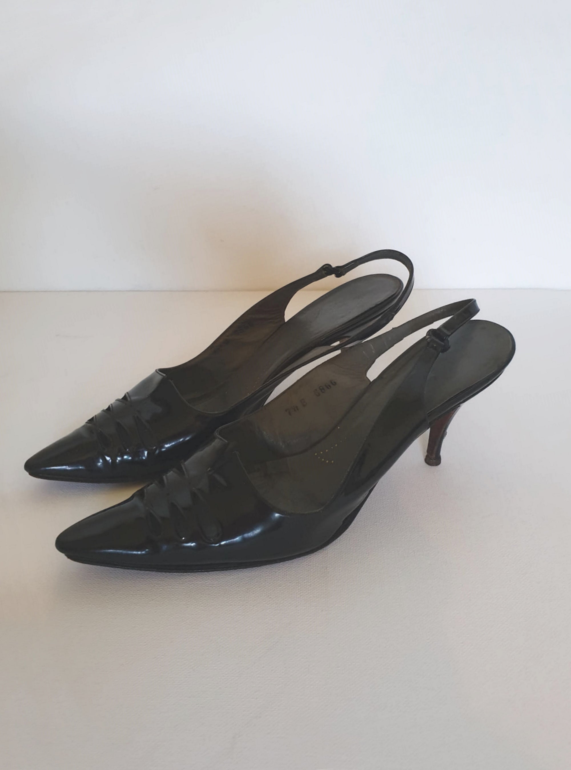 1960s vintage witchy patnet leather stiletto heel shoes size 7.5B italian