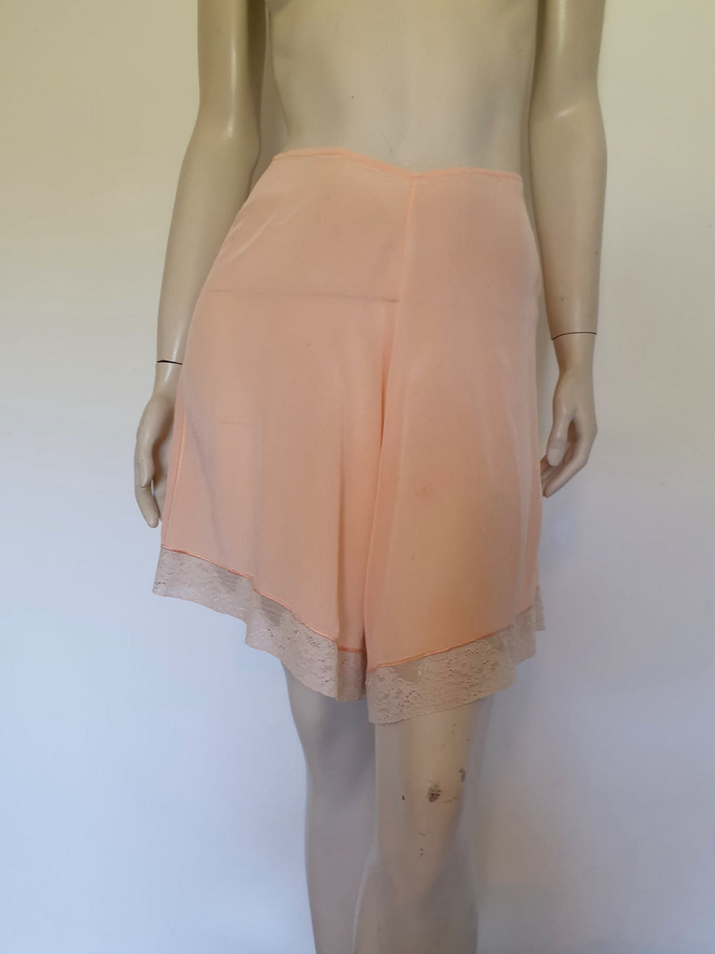 1930s vintage peach silk tap pants with lace edging large