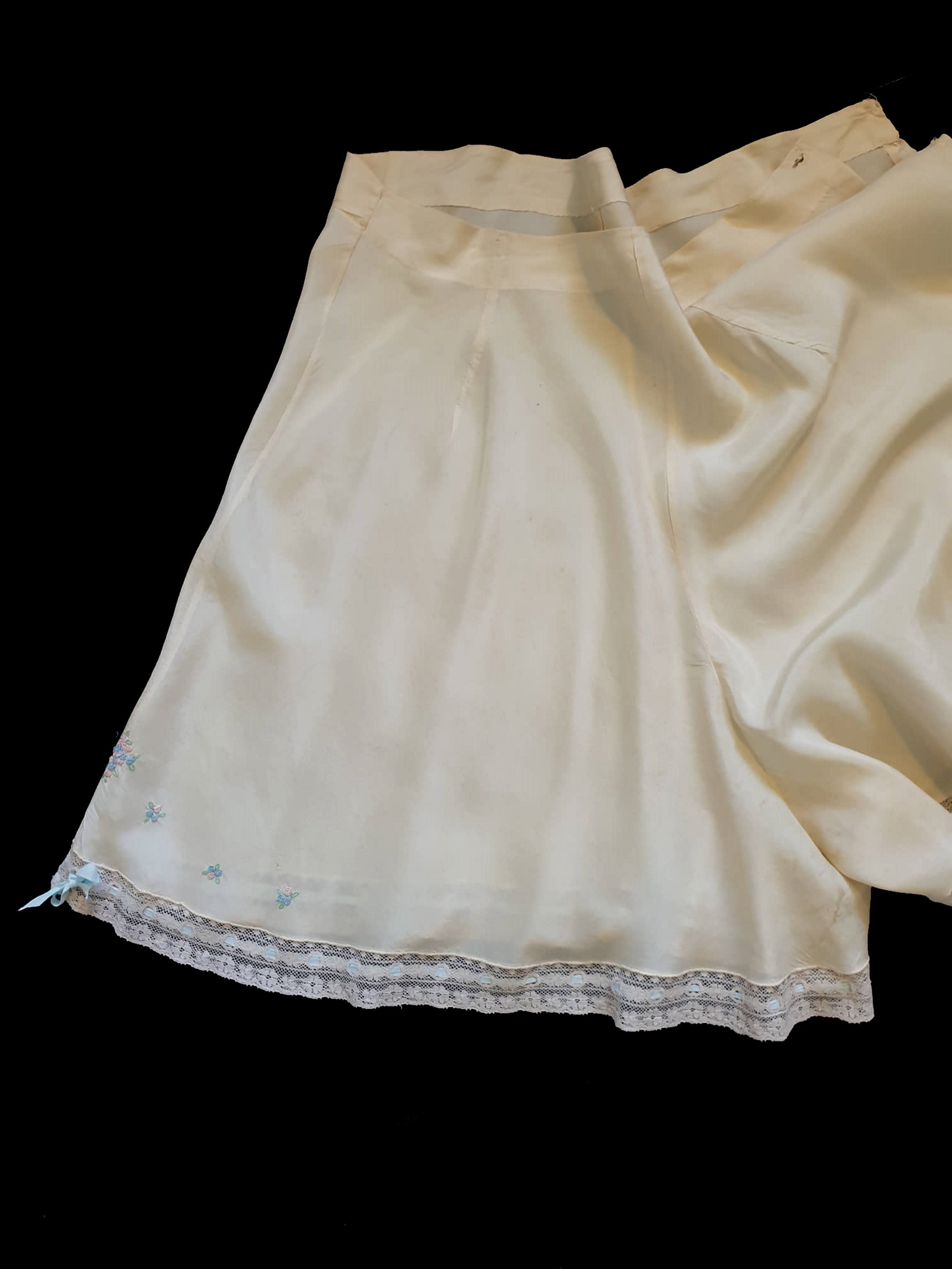 1920s vintage cream silk tap pants with embroidery , lace and ribbons large