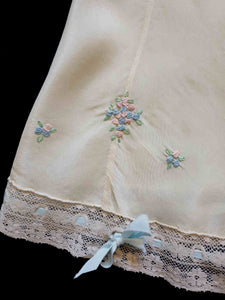 1920s vintage cream silk tap pants with embroidery , lace and ribbons large