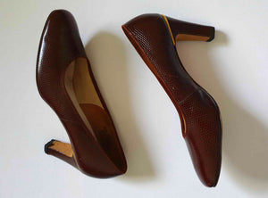 1960s vintage brown lizard look leather pumps by miss holmes size 7B