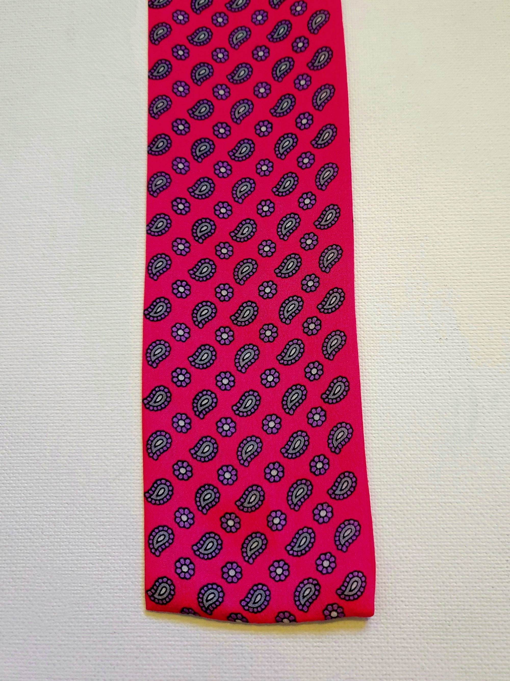 1970s vintage hot pink paisley silk cravat